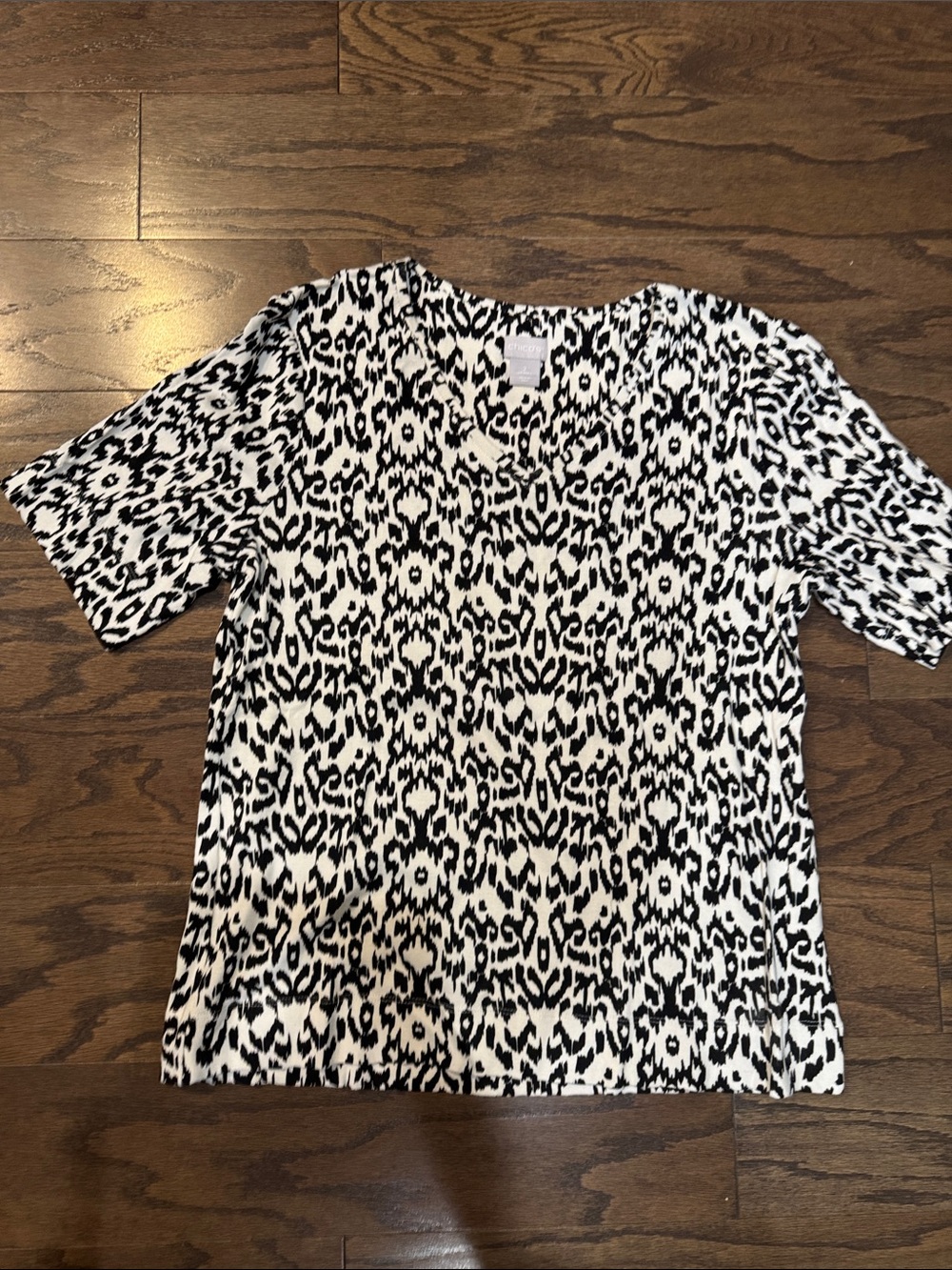 Chico's Black and White Short-Sleeve V-Neck Patterned Top